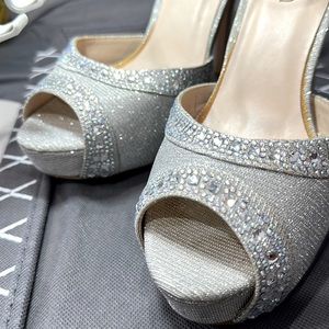 Sassy Sexy brand women’s heals. Size 9 Worn once. Perfect for formal occasion.